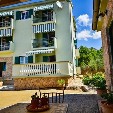 Ferienwohnung In Olive Garden Starigrad Paklenica Exterior foto