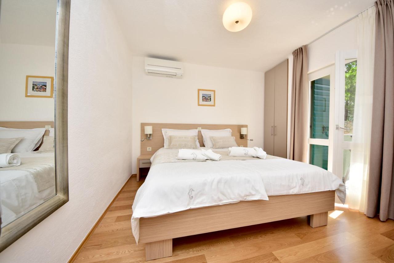 Ferienwohnung In Olive Garden Starigrad Paklenica Exterior foto
