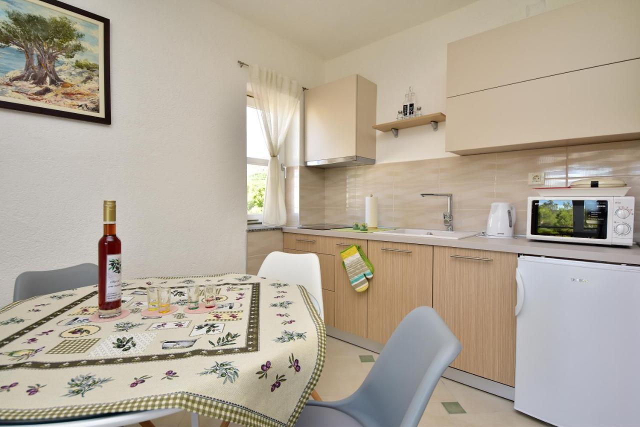 Ferienwohnung In Olive Garden Starigrad Paklenica Exterior foto