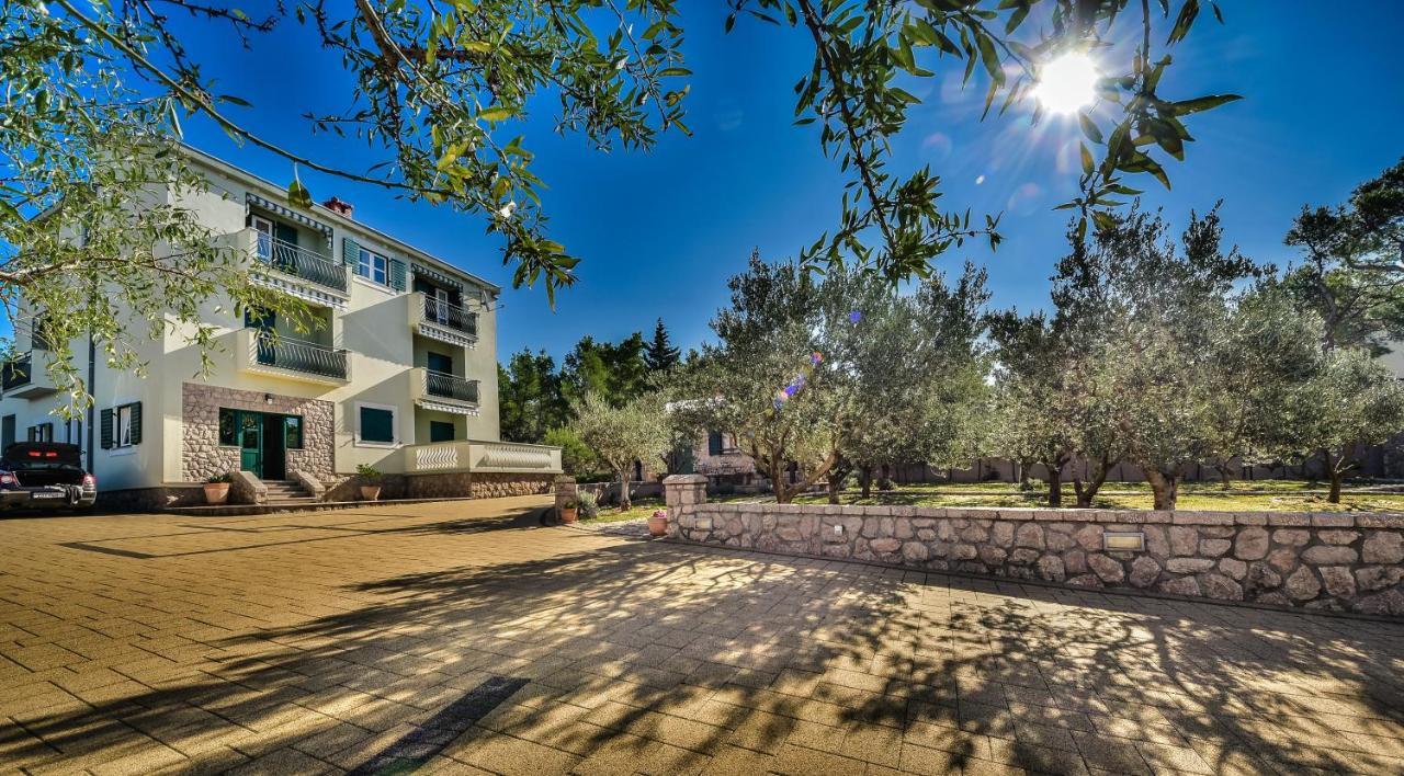 Ferienwohnung In Olive Garden Starigrad Paklenica Exterior foto