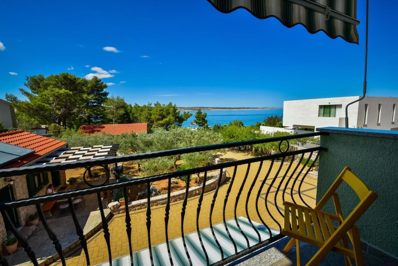 Ferienwohnung In Olive Garden Starigrad Paklenica Exterior foto