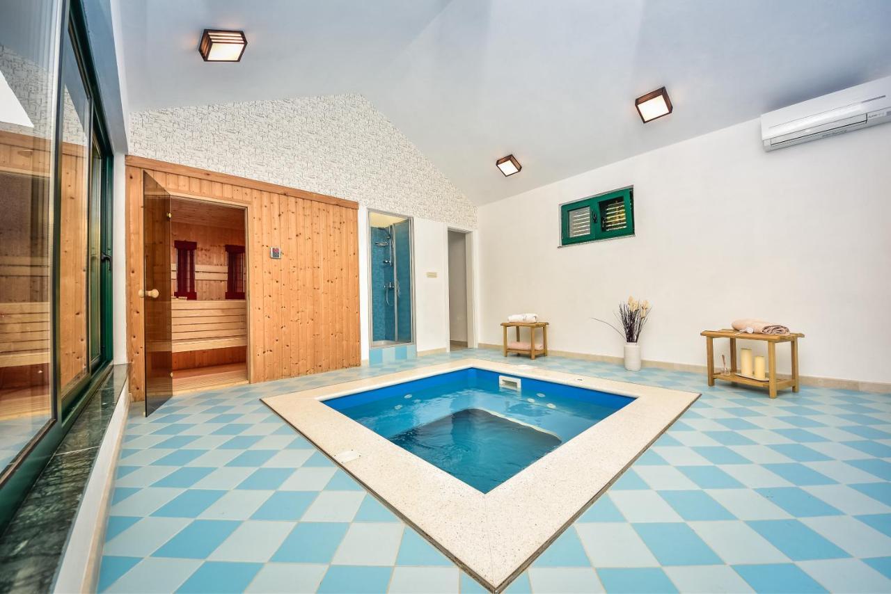 Ferienwohnung In Olive Garden Starigrad Paklenica Exterior foto