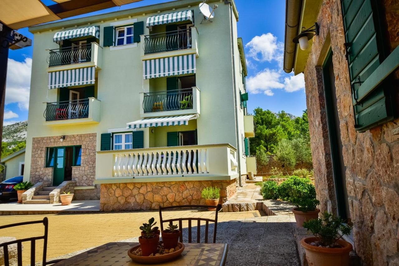 Ferienwohnung In Olive Garden Starigrad Paklenica Exterior foto