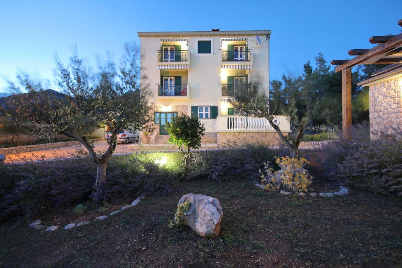 Ferienwohnung In Olive Garden Starigrad Paklenica Exterior foto